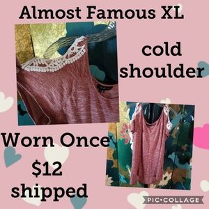 Rust colored heathered cold shoulder with lace